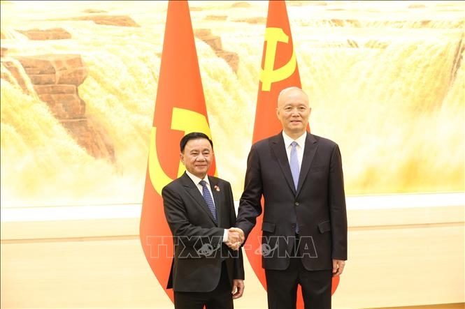 Thường trực Ban Bí thư Trần Cẩm Tú hội đàm với Bí thư Ban Bí thư, Chánh Văn phòng Trung ương Đảng Cộng sản Trung Quốc