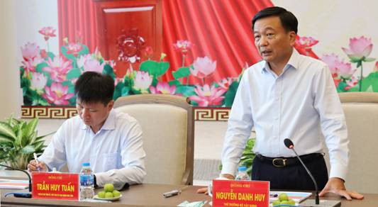 Thứ trưởng Bộ Xây dựng Nguyễn Danh Huy làm việc với UBND tỉnh Lào Cai về Dự án tuyến đường sắt Lào Cai - Hà Nội - Hải Phòng