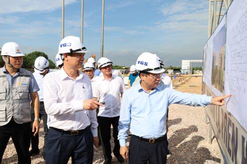 Thứ trưởng Bộ Xây dựng Nguyễn Văn Sinh kiểm tra dự án nhà ở xã hội tại Phú Thọ