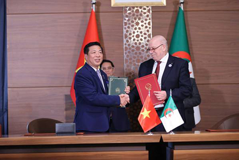 Tăng cường Hợp tác Việt Nam - Algeria: Bộ trưởng Bộ Xây dựng ký hai văn kiện hợp tác quan trọng trong chuyến thăm Algeria của Thủ tướng Chính phủ Phạm Minh Chính