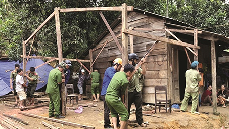 Báo cáo tiến độ xây dựng, sửa chữa nhà cho nhân dân sau bão, lũ