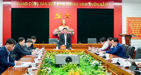 Phó Chủ tịch UBND tỉnh Vũ Việt Văn nghe báo cáo về quy hoạch phân khu đô thị, quản lý nhà ở