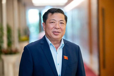 Đồng chí Trần Hồng Minh, Ủy viên Trung ương Đảng, tiếp tục giữ chức Bộ trưởng Bộ Xây dựng